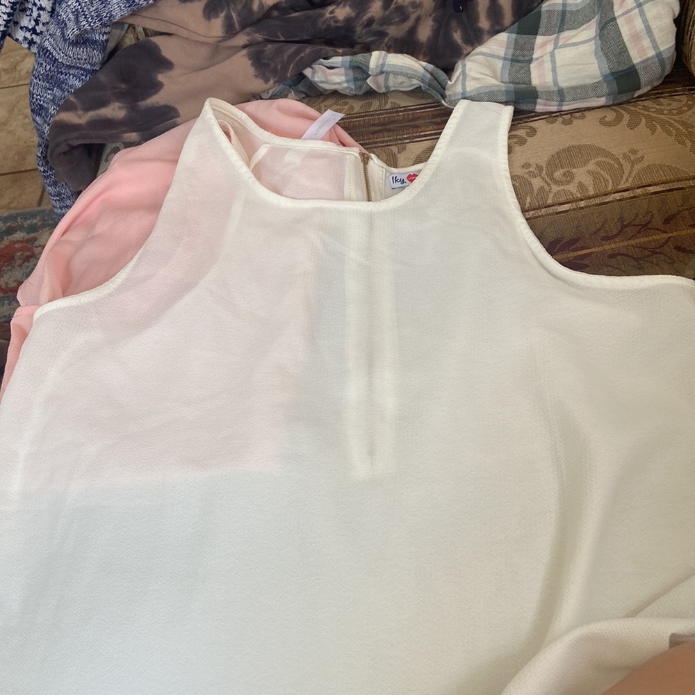 Two blouses - Picture 2 of 4